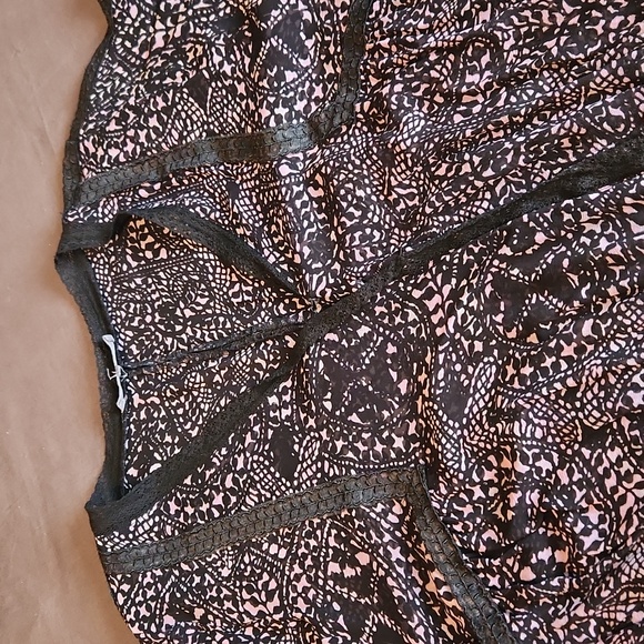 Buffalo Chiffon Top, size Large - Picture 3 of 8